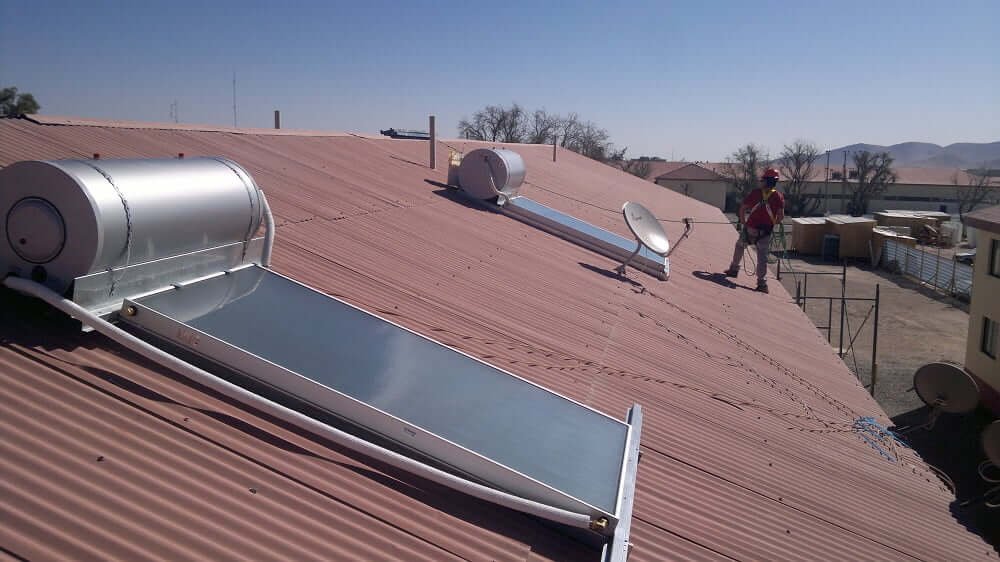 On roof Thermosiphon installtion, Santiago Chile